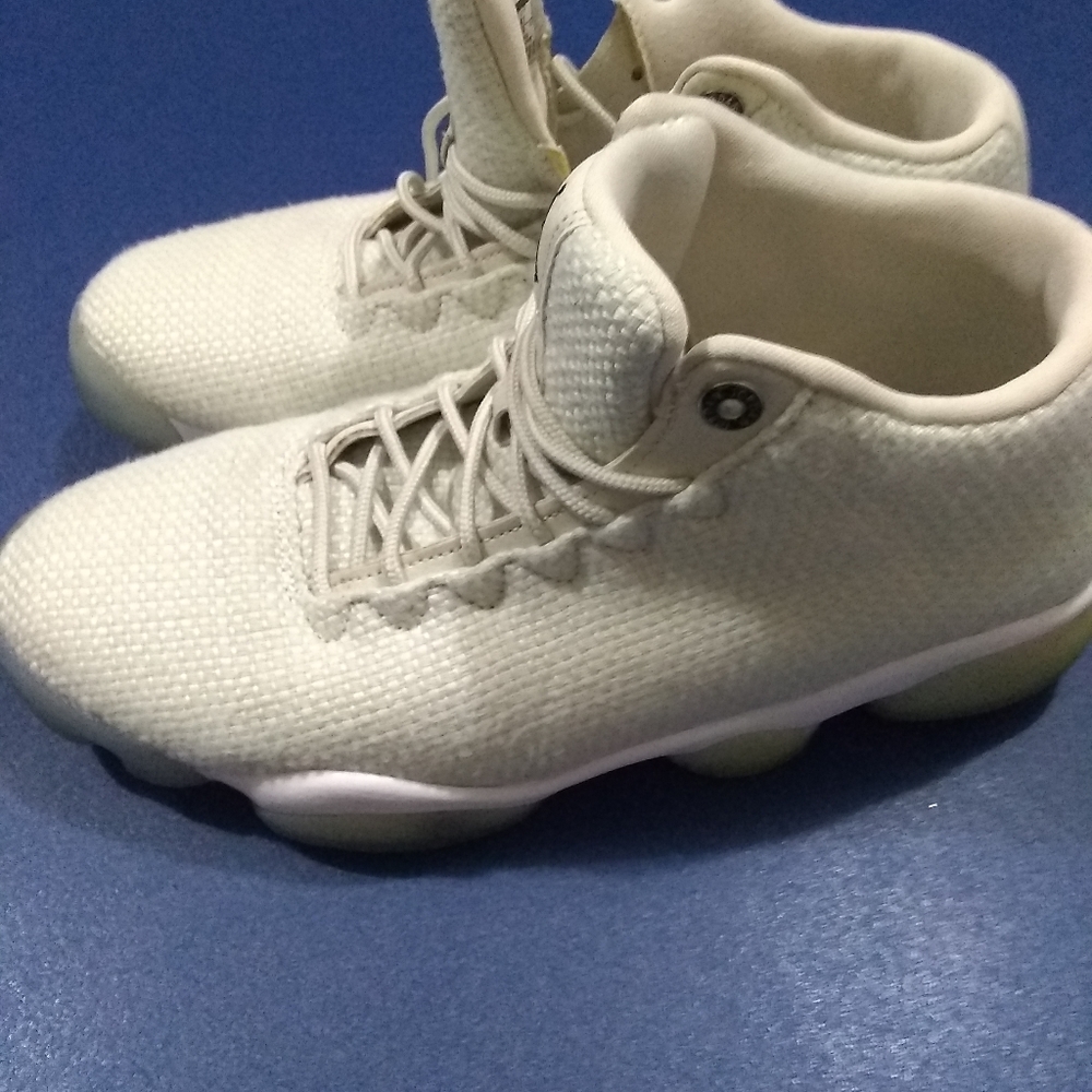 Air Jordan Horizon Low "Light Bone " Whit